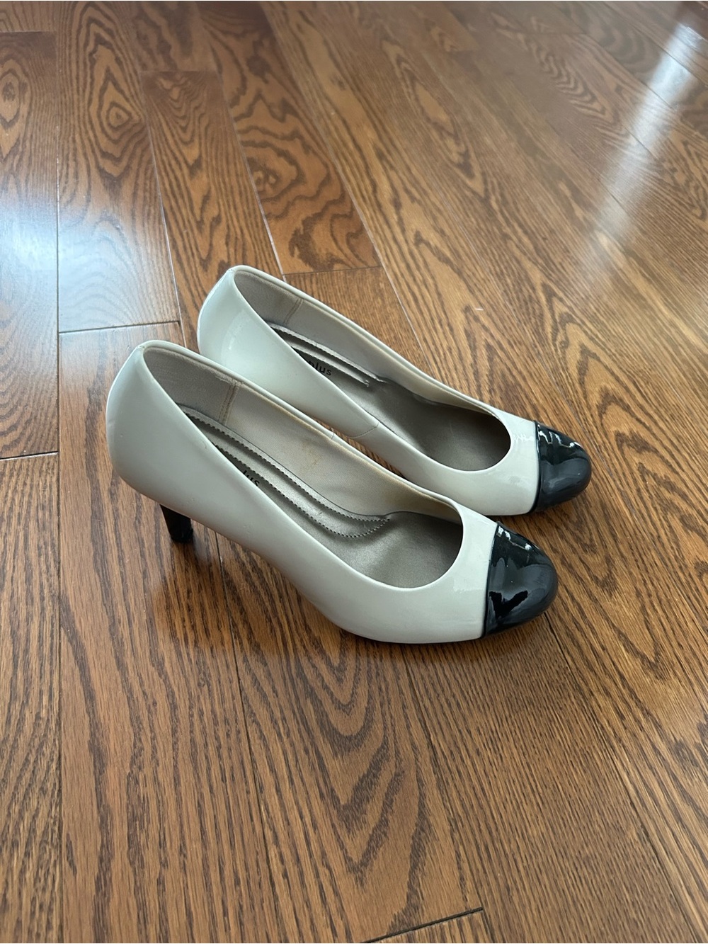 Black and White Heels Pumps